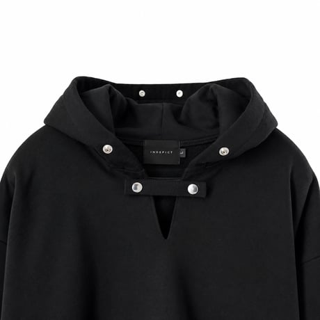 DETACHABLE TAB SLIT HOODIE / BLACK