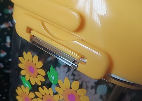 SANRIO🌻ひまわり柄のプッシュ式冷茶ポット