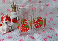いちご柄のひょろっとしたグラス🍓