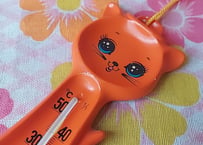 陶器製、吊り下げ猫の温度計🐱