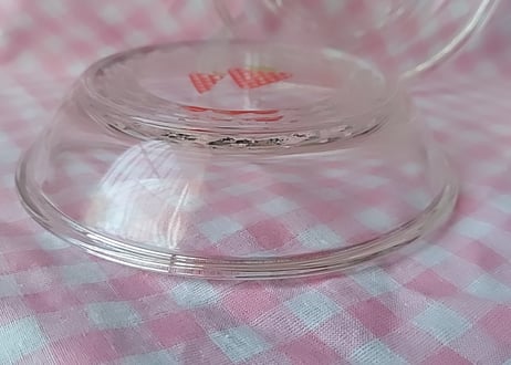 いちご柄🍓カットの入った硝子の深皿