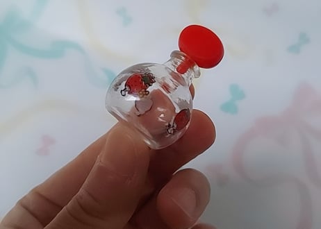 SANRIO🍓いちごの王様・ミニチュア小瓶