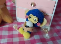 おにぎりを食べてるお猿の吸盤マスコット🐒