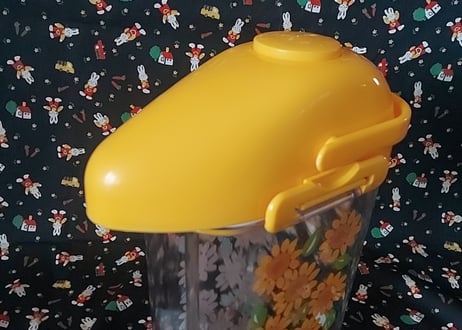 SANRIO🌻ひまわり柄のプッシュ式冷茶ポット
