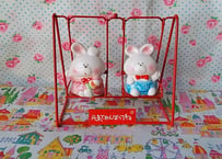 ゆらゆら揺れる、うさぎのカップルブランコ🐰