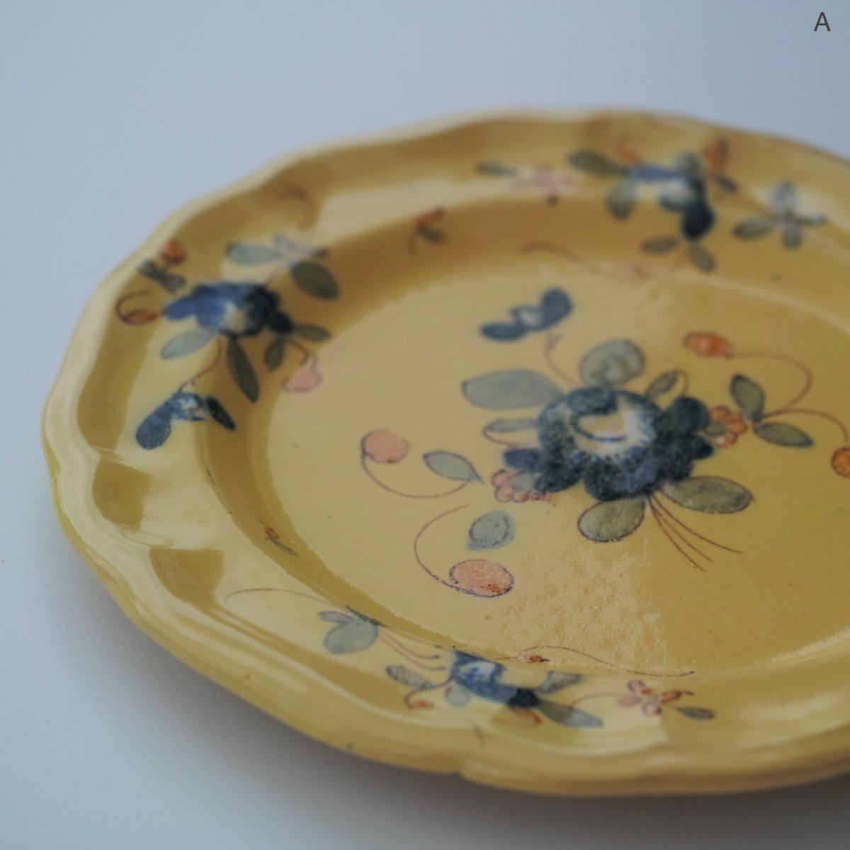 南フランス19-20世紀　 黄釉輪花平皿 伊丹十三の台所 アンティーク 黄釉色絵輪花平皿 / フランス19-20世紀 | tsuchika