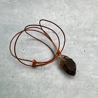 【ガウリシャンカール産】天然ヒマラヤスモーキークォーツ革紐ペンダント①/GauriShankar Himalayan Smoky Quartz Pendant