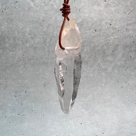 【ガネッシュヒマール産】天然ヒマラヤ水晶革紐付きペンダント①/GaneshHimal Limonite in Natural Pendant