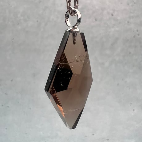 【ガウリシャンカール産】天然ヒマラヤスモーキークォーツ ファセットカットペンダントトップ/GauriShankar Smoky Quartz Facet Cut Pendant Top