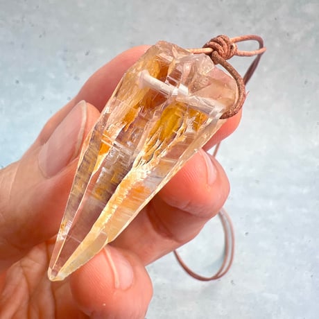 【ガネッシュヒマール産】リモナイトイン天然ヒマラヤ水晶革紐付きペンダント②/GaneshHimal Limonite in Natural Pendant