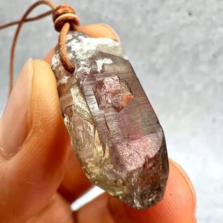 【ガウリシャンカール産】天然ヒマラヤスモーキークォーツ革紐ペンダント②/GauriShankar Himalayan Smoky Quartz Pendant