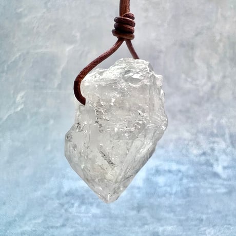 【カイラス産】天然ヒマラヤ水晶革紐付きペンダント②/Kailash Himalayan Quartz Pendant