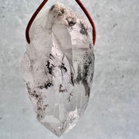 【カイラス産】天然ヒマラヤ水晶革紐付きペンダント⑤/Kailash Himalayan Quartz Pendant