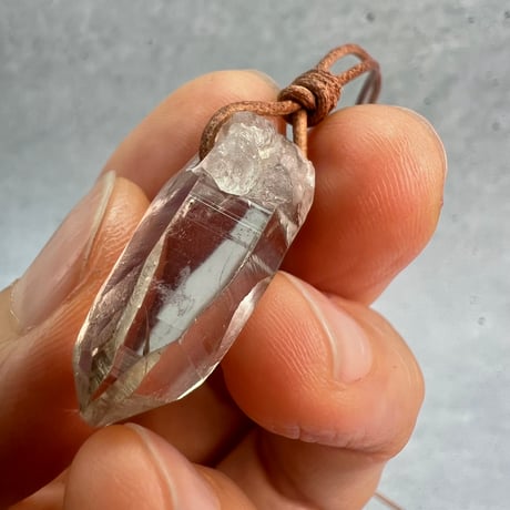 【ガウリシャンカール産】天然ヒマラヤスモーキークォーツ革紐ペンダント⑦/GauriShankar Himalayan Smoky Quartz Pendant