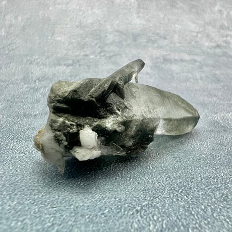 【ガネッシュヒマール産】クローライトイン天然ヒマラヤ水晶/GaneshHimal Chlorite&Albite in Himalayan Quartz