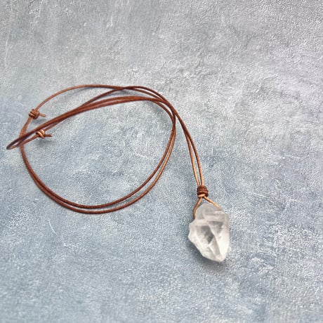 【カイラス産】天然ヒマラヤ水晶革紐付きペンダント⑪/Kailash Himalayan Quartz Pendant