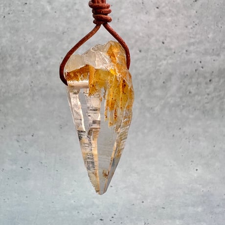 【ガネッシュヒマール産】リモナイトイン天然ヒマラヤ水晶革紐付きペンダント②/GaneshHimal Limonite in Natural Pendant