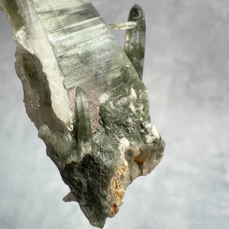 【ガネッシュヒマール産】クローライトイン天然ヒマラヤ水晶/GaneshHimal Chlorite&Albite in Himalayan Quartz