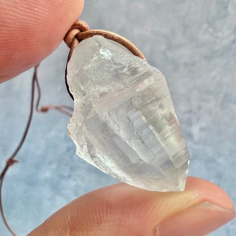 【カイラス産】天然ヒマラヤ水晶革紐付きペンダント⑪/Kailash Himalayan Quartz Pendant