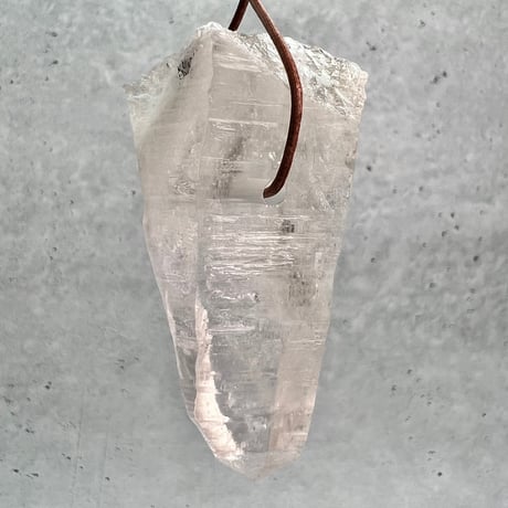 【カイラス産】天然ヒマラヤ水晶革紐付きペンダント⑥/Kailash Himalayan Quartz Pendant