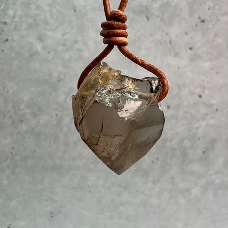 【ガウリシャンカール産】天然ヒマラヤスモーキークォーツ革紐ペンダント⑤/iGauriShankar Himalayan Smoky Quartz Pendant