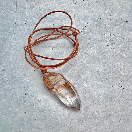 【ガネッシュヒマール産】リモナイトイン天然ヒマラヤ水晶革紐付きペンダント⑧/GaneshHimal Limonite in Natural Pendant