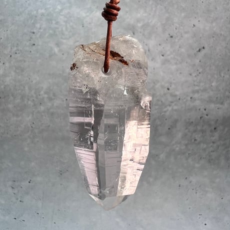 【ガネッシュヒマール産】天然ヒマラヤ水晶革紐付きペンダント④/GaneshHimal Limonite in Natural Pendant
