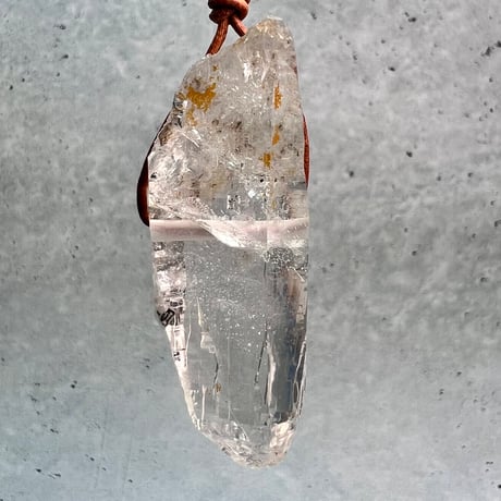 【ガネッシュヒマール産】天然ヒマラヤ水晶革紐付きペンダント③/GaneshHimal Limonite in Natural Pendant