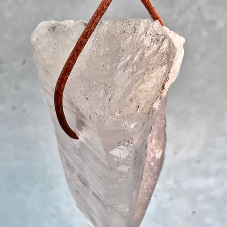 【カイラス産】天然ヒマラヤ水晶革紐付きペンダント⑥/Kailash Himalayan Quartz Pendant