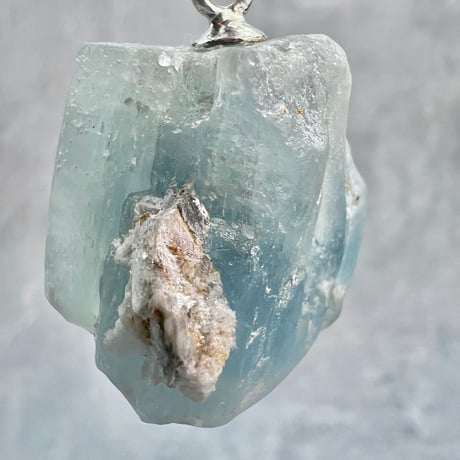 ネパール🇳🇵サンクワサバ産【ヒマラヤアクアマリン】ペンダントトップ/Nepal Sankhuwasabha Himalayan Aquamarine Pendant Top