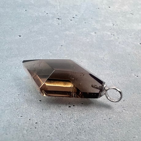 【ガウリシャンカール産】天然ヒマラヤスモーキークォーツ ファセットカットペンダントトップ/GauriShankar Smoky Quartz Facet Cut Pendant Top