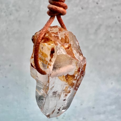 【ガネッシュヒマール産】リモナイトイン天然ヒマラヤ水晶革紐付きペンダント⑧/GaneshHimal Limonite in Natural Pendant
