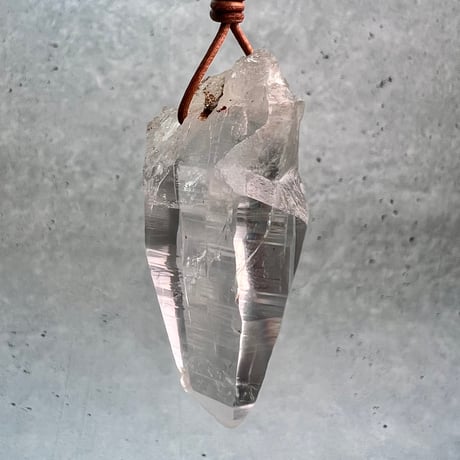 【ガネッシュヒマール産】天然ヒマラヤ水晶革紐付きペンダント④/GaneshHimal Limonite in Natural Pendant