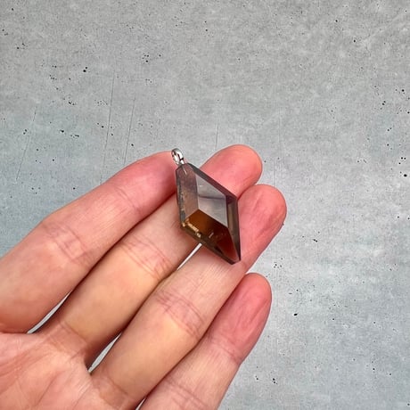 【ガウリシャンカール産】天然ヒマラヤスモーキークォーツ ファセットカットペンダントトップ/GauriShankar Smoky Quartz Facet Cut Pendant Top