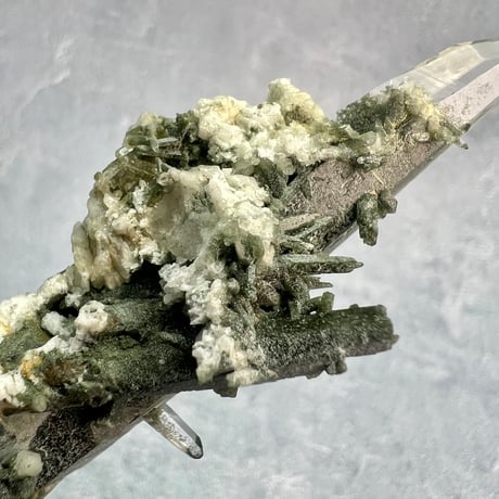 【ガネッシュヒマール産】クローライト&アクチノライトイン天然ヒマラヤ水晶/Ganesh Himal Chlorite&Actinorite in Himalayan Quartz