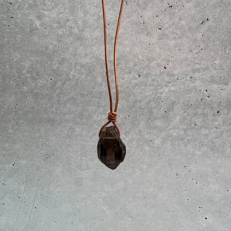 【ガウリシャンカール産】天然ヒマラヤスモーキークォーツ革紐ペンダント⑥/GauriShankar Himalayan Smoky Quartz Pendant