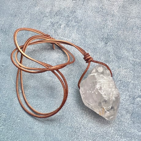 【カイラス産】天然ヒマラヤ水晶革紐付きペンダント②/Kailash Himalayan Quartz Pendant
