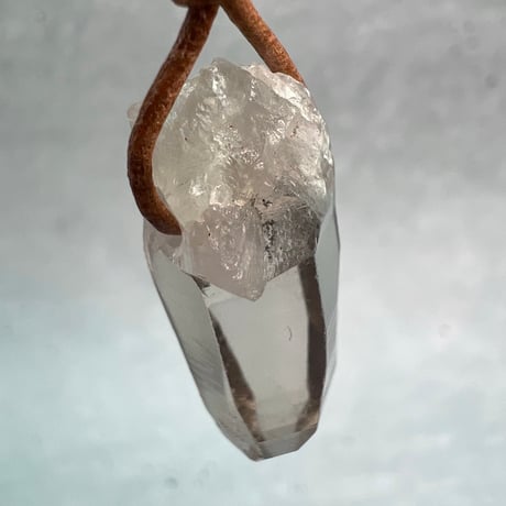 【ガウリシャンカール産】天然ヒマラヤスモーキークォーツ革紐ペンダント⑦/GauriShankar Himalayan Smoky Quartz Pendant