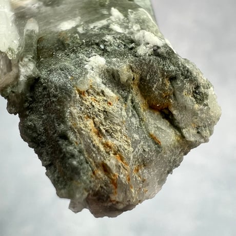 【ガネッシュヒマール産】クローライトイン天然ヒマラヤ水晶/GaneshHimal Chlorite&Albite in Himalayan Quartz