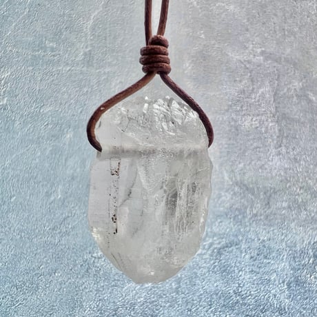 【カイラス産】天然ヒマラヤ水晶革紐付きペンダント③/Kailash Himalayan Quartz Pendant