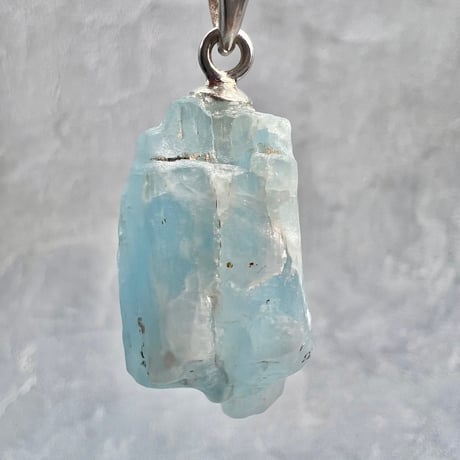 ネパール🇳🇵サンクワサバ産【ヒマラヤアクアマリン】ペンダントトップ/Nepal Sankhuwasabha Himalayan Aquamarine Pendant Top