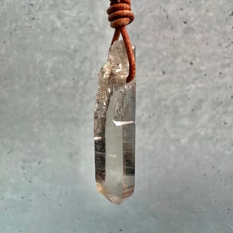 【ガウリシャンカール産】天然ヒマラヤスモーキークォーツ革紐ペンダント⑨/GauriShankar Himalayan Smoky Quartz Pendant
