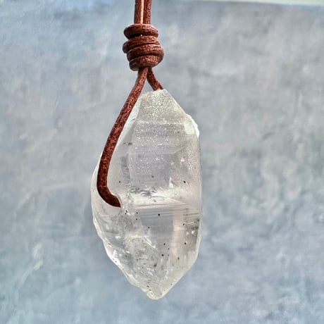 【カイラス産】天然ヒマラヤ水晶革紐付きペンダント⑥/Kailash Himalayan Quartz Pendant