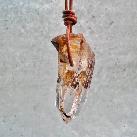 【ガネッシュヒマール産】リモナイトイン天然ヒマラヤ水晶革紐付きペンダント⑧/GaneshHimal Limonite in Natural Pendant