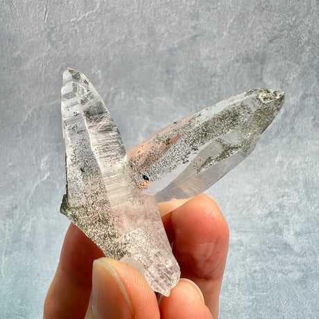 【ガネッシュヒマール産】クローライトイン天然ヒマラヤ水晶/GaneshHimal Chlorite&Albite in Himalayan Quartz