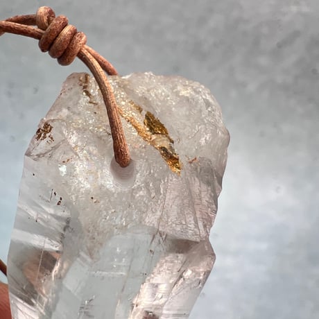 【ガネッシュヒマール産】天然ヒマラヤ水晶革紐付きペンダント④/GaneshHimal Limonite in Natural Pendant