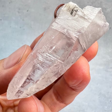 【カイラス産】天然ヒマラヤ水晶革紐付きペンダント⑥/Kailash Himalayan Quartz Pendant