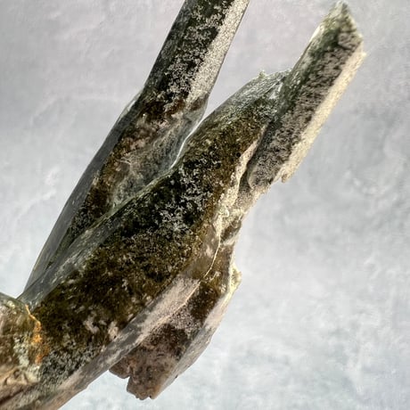 【ガネッシュヒマール産】クローライト&アクチノライトイン天然ヒマラヤ水晶/Ganesh Himal Chlorite&Actinorite in Himalayan Quartz