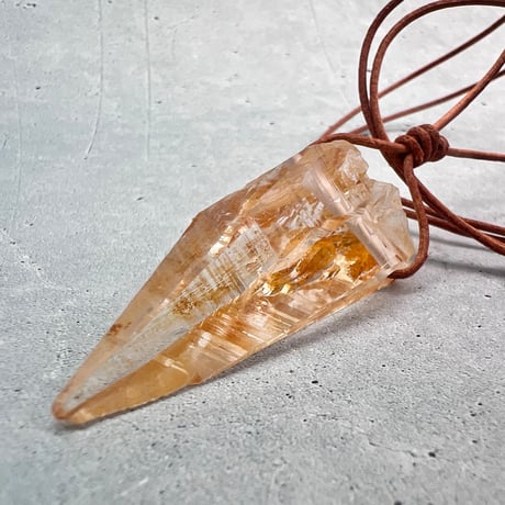 【ガネッシュヒマール産】リモナイトイン天然ヒマラヤ水晶革紐付きペンダント②/GaneshHimal Limonite in Natural Pendant