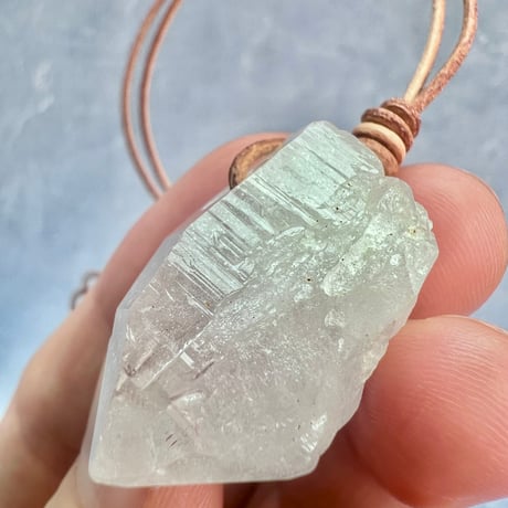 【カイラス産】天然ヒマラヤ水晶革紐付きペンダント⑤/Kailash Himalayan Quartz Pendant